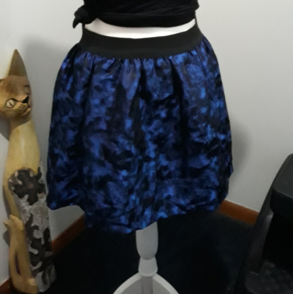 Forever 21 black and blue shimmering skirt